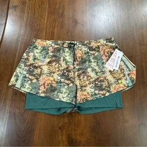 New! Shefit 2 in 1 Running Shorts Overlay Conquer Camo Athletic Gym Size 18
